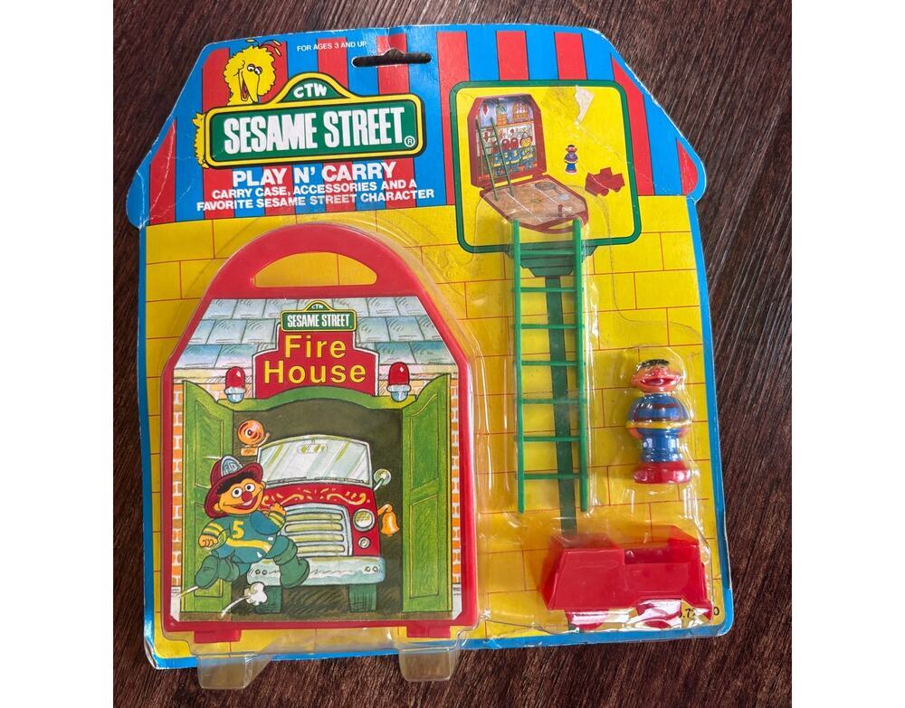 Vintage Sesame Street Ernie's Firehouse Play N' Carry 1985 Sealed MIB